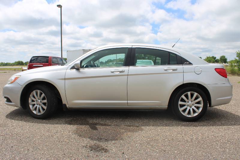 2011 Chrysler 200 Touring - 2 OWNERS