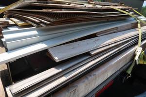 lot 0A image: TRAILER LOAD OF MISC NEW AND USED BUILDING MATERIALS.