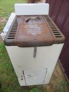 lot 18 image: ENAMEL WOOD COOKSTOVE