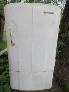 lot 20 image: VINTAGE WESTINGHOUSE REFRIGERATOR
