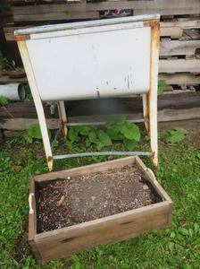 lot 21 image: VINTAGE LAUNDRY  WASH TUB
