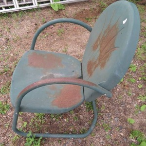 lot 22 image: METAL VINTAGE LAWN CHAIR