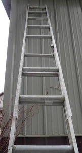 lot 25 image: 15 KELLER EXTENSION LADDER