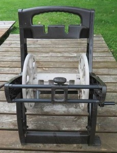 lot 35 image: GARDEN HOSE REEL
