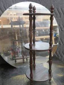 lot 43 image: VINTAGE PLANT STAND  ANTIQUE ROUND MIRROR