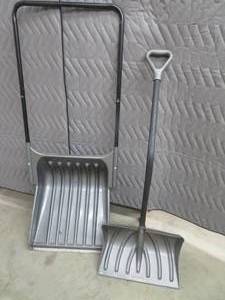 lot 57 image: PLASTIC SNOW SCOOP AND SHOVEL