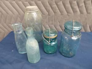 lot 77 image: 5 BLUE JARSBOTTLES