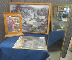 lot 85 image: WALL DECOR