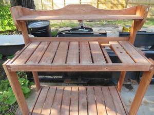 lot 97 image: POTTING TABLE  SHELF