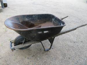 lot 98 image: CONTRACTOR GRADE WHEELBARROW.