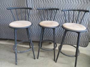 lot 109 image: SET OF 3 METAL BAR STOOLS