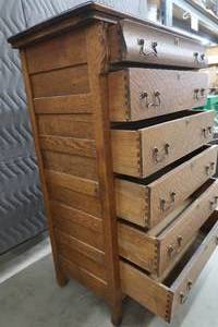lot 0D image: GORGEOUS 6 DRAWER VINTAGE DRESSER