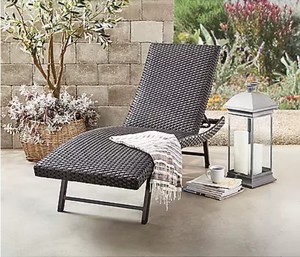 lot 612 image: Members Mark Padded Wicker Outdoor Chaise Lounger - Brown - NEW - Minor Damage