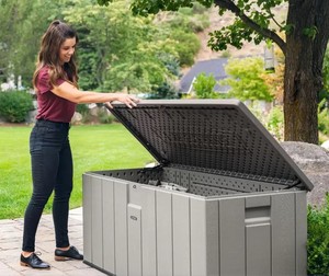 lot 614 image: Lifetime 568 Litre Modern Outdoor Storage Deck Box - Model 60384U