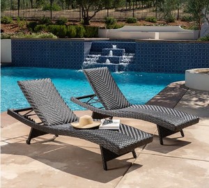 lot 622 image: Seagrass Woven Chaise Lounge with Wheels - New with Minor Damage