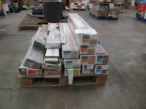 lot 642 image: Pallet of 17 Boxes of Various Types of Flooring - Small Quantities