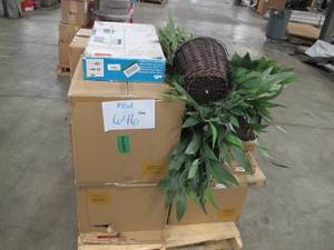 lot 646 image: Pallet of Store Overstock and Returns, Miscellaneous Products