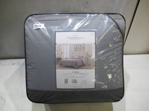 lot 733 image: NEW Holbrook Reversible Relaxed Washed Comforter & Sham Set with Decorative Throw Pillow - Threshold