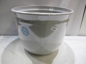 lot 742 image: NEW Members Mark 22 Inch Mason Plastic IndoorOutdoor Planter - Cloud White