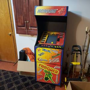 lot 10 image: Konami Standing Arcade Game