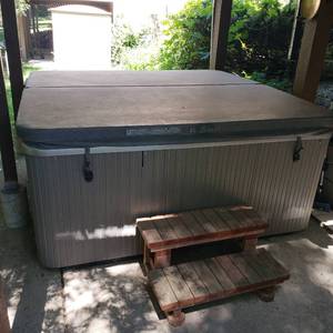 lot 13 image: Working Hot Tub