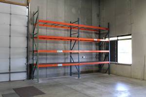 lot 431 image: Pallet Racking - Uprights (3), Cross Beams (16), Wire Racks (16)
