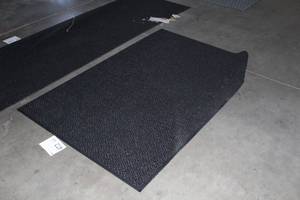 lot 472 image: 67x43-12 Walkway Area Rug