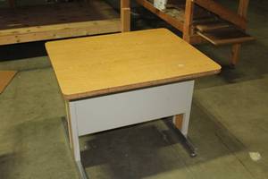 lot 481 image: Wood-TopMetal Computer Desk