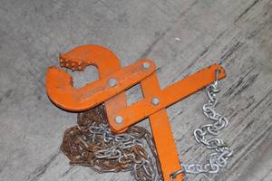 lot 483 image: Pallet Puller w Chain