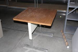 lot 495 image: Computer Desk