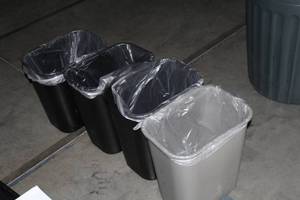 lot 499 image: Lot of (4) Plastic Trash Cans