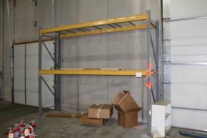 lot 435 image: Pallet Racking - Uprights (2), Cross Beams (4), Wire Racks (6)