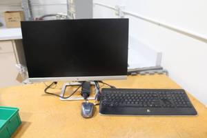 lot 530 image: HP 22 Computer Monitor with Keyboard and Mouse
