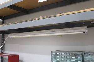 lot 546 image: 48 2-Lamp Fluorescent Light Fixture