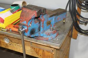 lot 552 image: Olympia Size 150mm Bench Vise