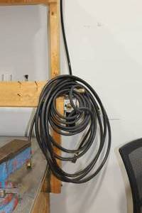 lot 553 image: 15x1 Air Hose, 20x12 Air Hose with Flexiblok Air Regulator