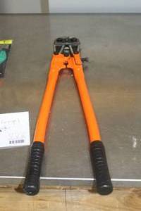 lot 557 image: 24 Bolt Cutter