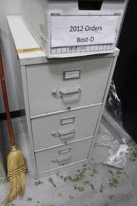 lot 589 image: Metal File Cabinet 3-drawer