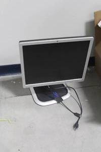 lot 592 image: HP Computer Monitor