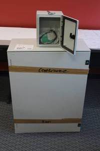 lot 687 image: Lot of (2) Locking Cabinets with Keys