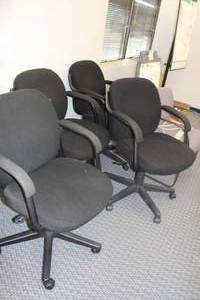 lot 689 image: Lot of (5) Office Arm Chairs