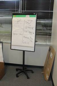 lot 691 image: Easel Pad with Rolling Easel Stand