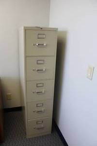 lot 738 image: Metal File Cabinet 5-drawer