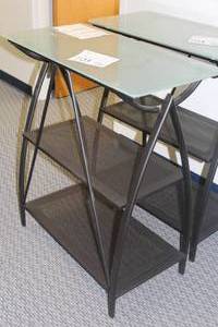 lot 724 image: Glass-TopMetal Display Shelf 3-tier