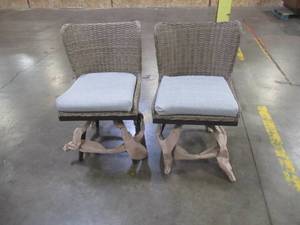 Set of 2 Hazelhurst LP Fire High Dining Chairs with Gray Cushions GC31012ARP NICE CONDITION