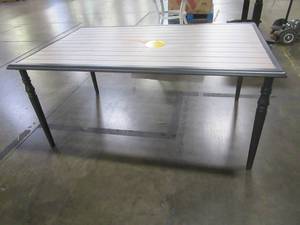 Hampton Bay Glenridge Falls Metal Outdoor Dining Table in Brown with Wood Finish Slat Top NICE CONDITION