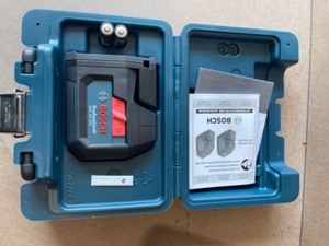Bosch 125 ft. Green 3-Point Self-Leveling Laser with VisiMax Technology, Integrated MultiPurpose Mount, and Hard Carrying Case