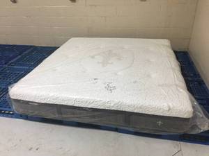 lot 10 image: Brand New Stearns & Foster Lux Estate 13 Handcrafted Hybrid Collection King Mattress