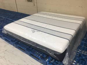 lot 12 image: Brand New Serta iSeries Hybrid 2000 12.5 Firm King Mattress