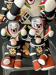 lot 13 image: Hopi Storytelling Pottery Figurine by Tony Dallas